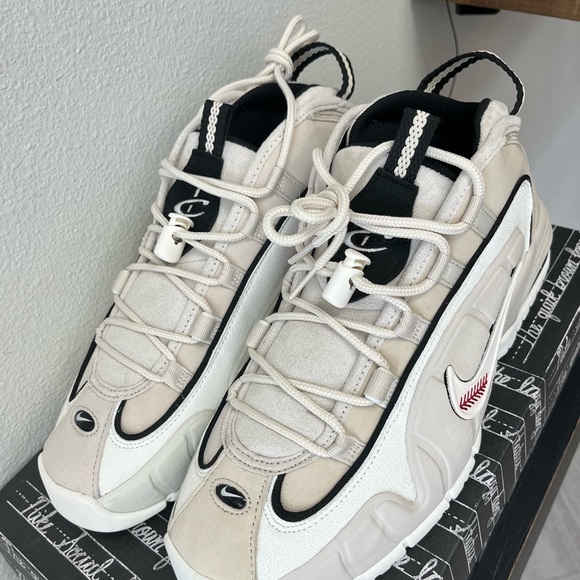 SOLDNew Nike Pennys (Changeable Nike Sign/Laces) - Picture 2 of 5